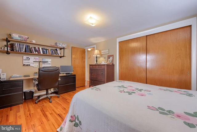 811 W MAIN ST, New Holland, PA 17557