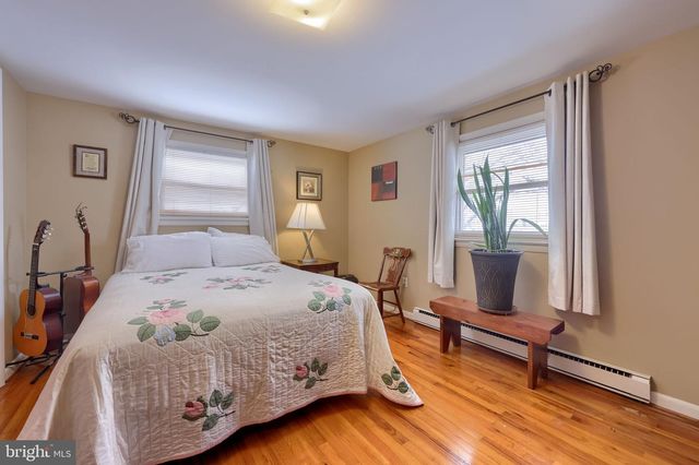 811 W MAIN ST, New Holland, PA 17557