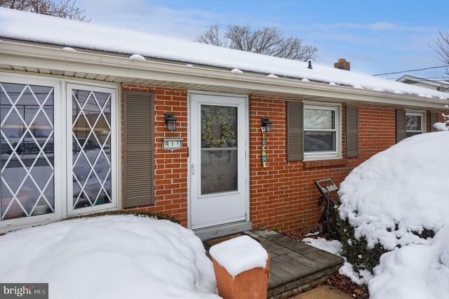 811 W MAIN ST, New Holland, PA 17557