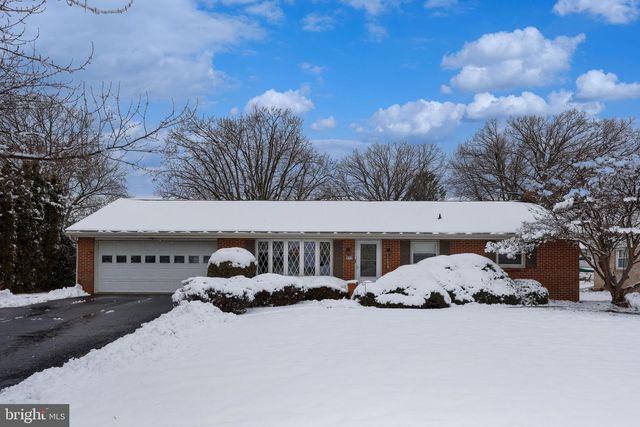 811 W MAIN ST, New Holland, PA 17557