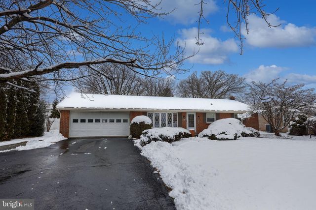 811 W MAIN ST, New Holland, PA 17557