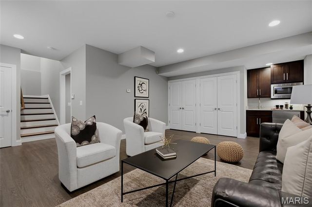 7434 Hoover Avenue, Richmond Heights, MO 63117