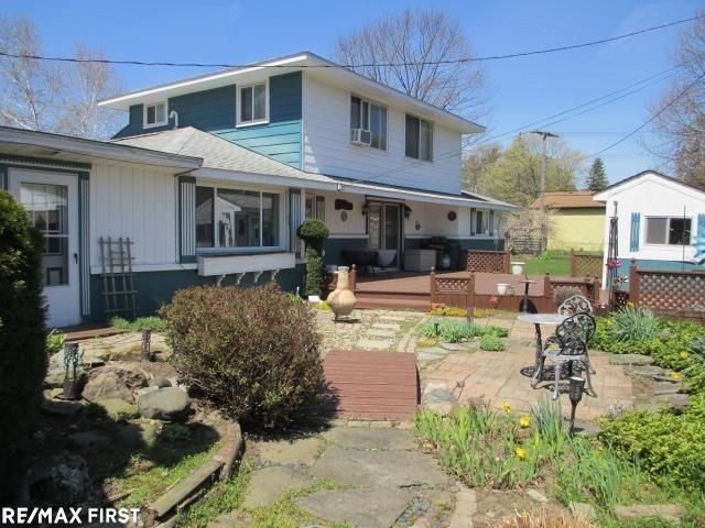 6004 Lakeshore Road, Burtchville Twp, MI 48059