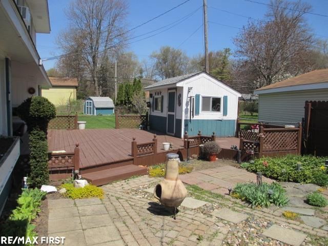 6004 Lakeshore Road, Burtchville Twp, MI 48059