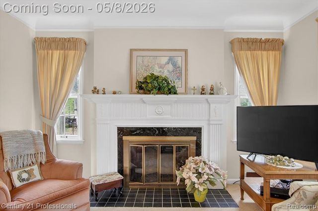 15985 Oak Drive, Livonia, MI 48154