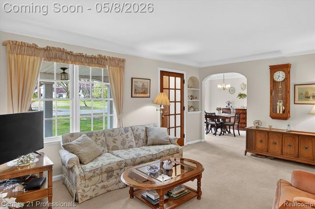 15985 Oak Drive, Livonia, MI 48154