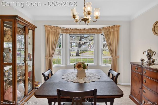15985 Oak Drive, Livonia, MI 48154