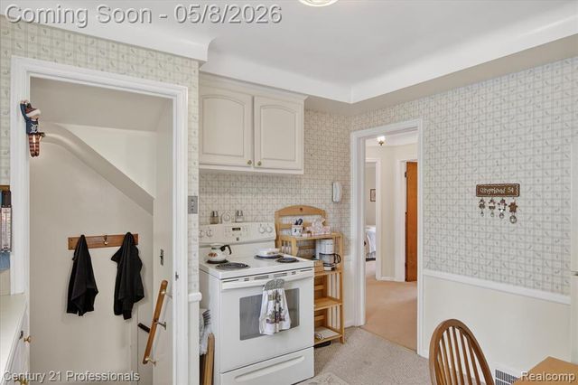15985 Oak Drive, Livonia, MI 48154