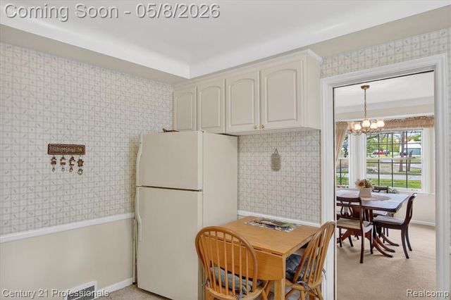 15985 Oak Drive, Livonia, MI 48154