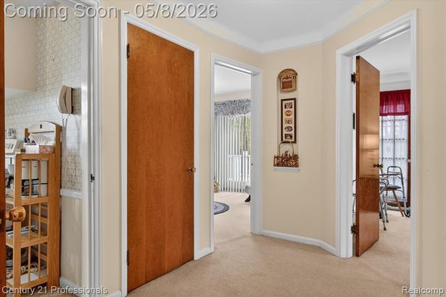 15985 Oak Drive, Livonia, MI 48154