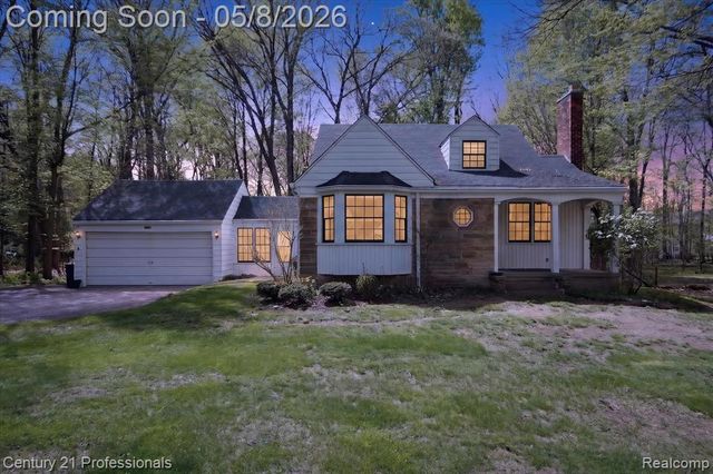 15985 Oak Drive, Livonia, MI 48154