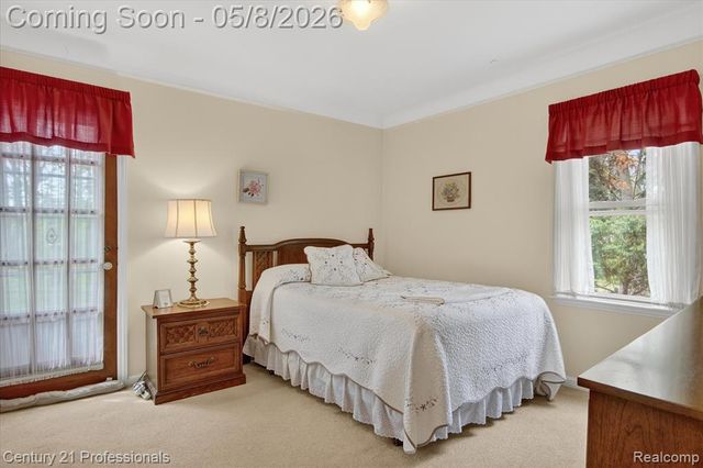 15985 Oak Drive, Livonia, MI 48154