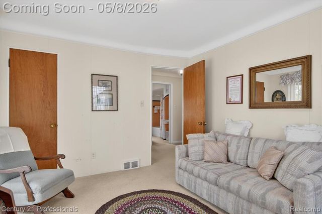 15985 Oak Drive, Livonia, MI 48154
