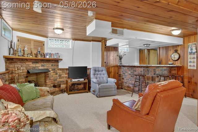 15985 Oak Drive, Livonia, MI 48154
