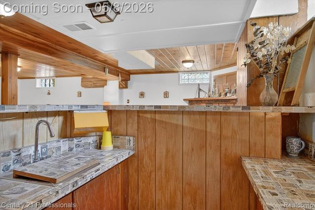 15985 Oak Drive, Livonia, MI 48154