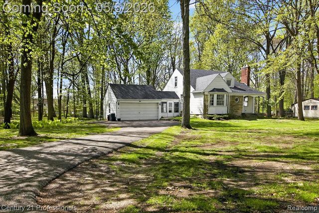 15985 Oak Drive, Livonia, MI 48154