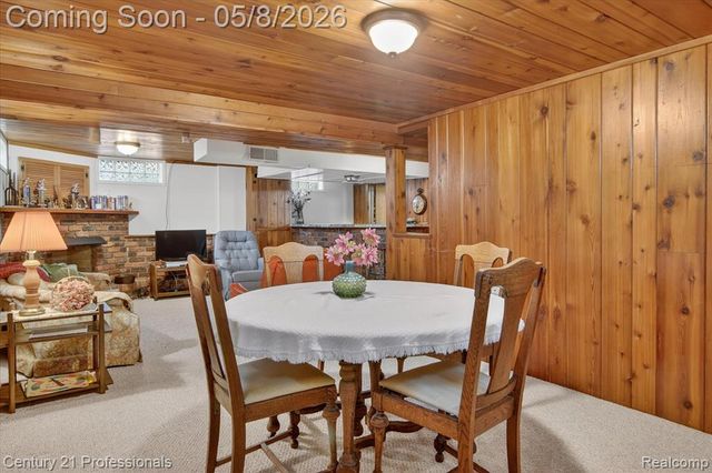 15985 Oak Drive, Livonia, MI 48154