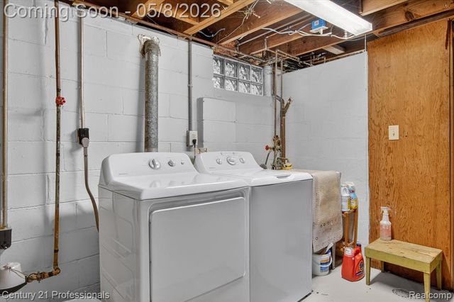 15985 Oak Drive, Livonia, MI 48154
