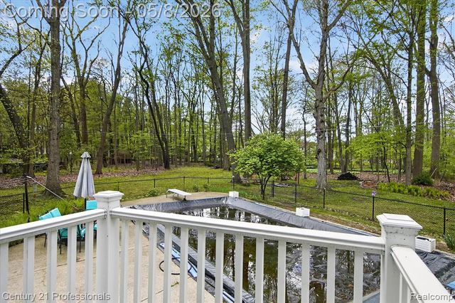 15985 Oak Drive, Livonia, MI 48154