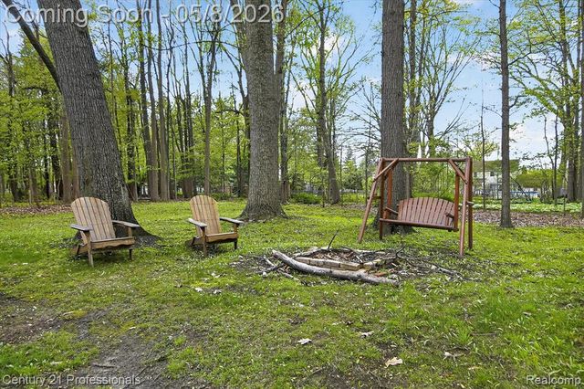 15985 Oak Drive, Livonia, MI 48154
