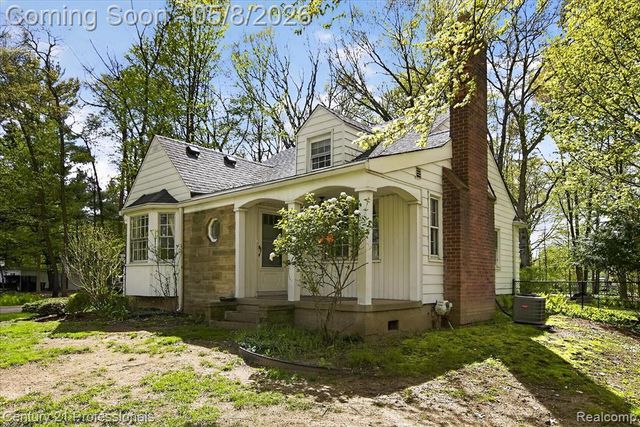 15985 Oak Drive, Livonia, MI 48154