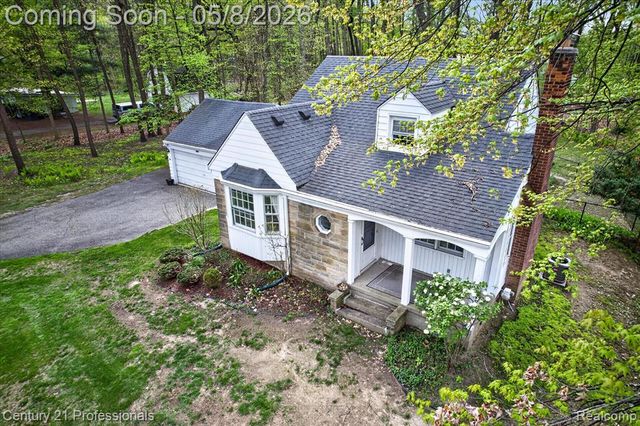 15985 Oak Drive, Livonia, MI 48154