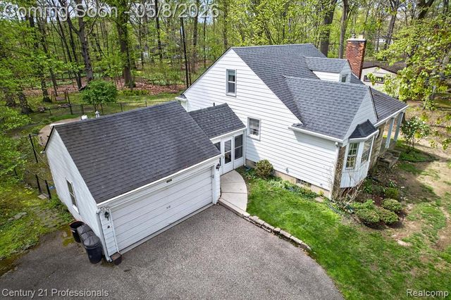 15985 Oak Drive, Livonia, MI 48154