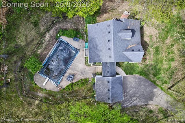 15985 Oak Drive, Livonia, MI 48154