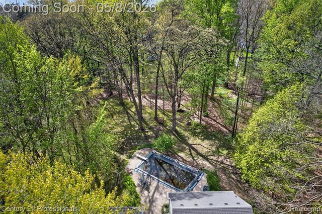 15985 Oak Drive, Livonia, MI 48154