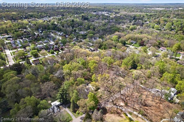 15985 Oak Drive, Livonia, MI 48154