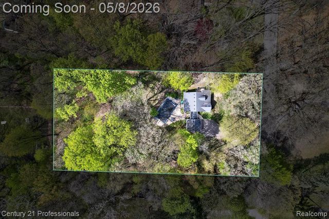 15985 Oak Drive, Livonia, MI 48154