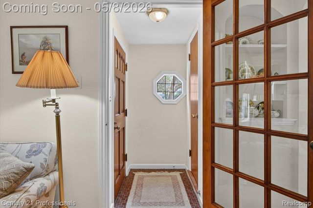 15985 Oak Drive, Livonia, MI 48154