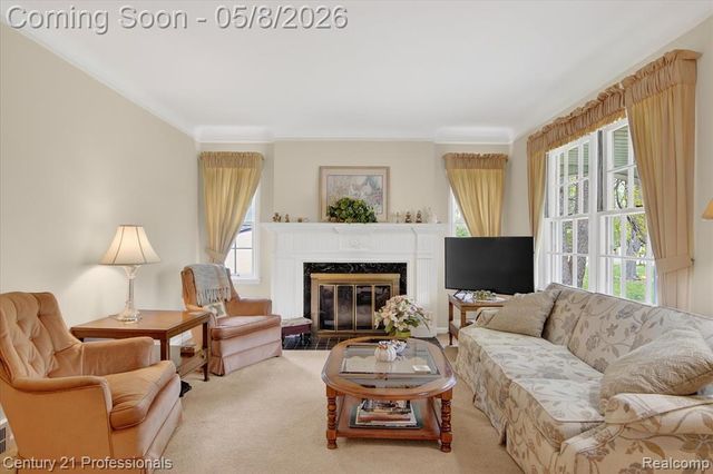 15985 Oak Drive, Livonia, MI 48154