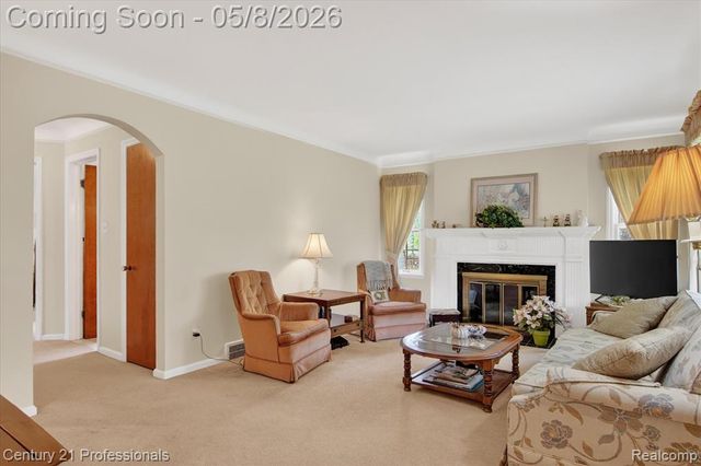 15985 Oak Drive, Livonia, MI 48154
