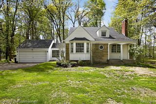 15985 Oak Drive, Livonia, MI 48154