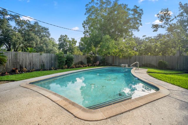 810 Aster Street, Katy, TX 77493