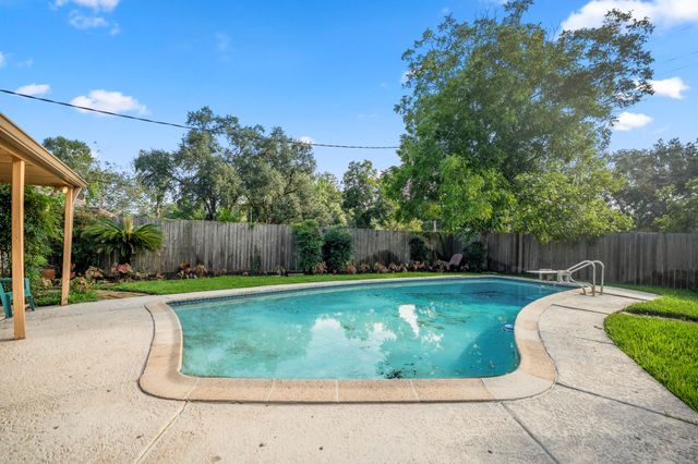 810 Aster Street, Katy, TX 77493