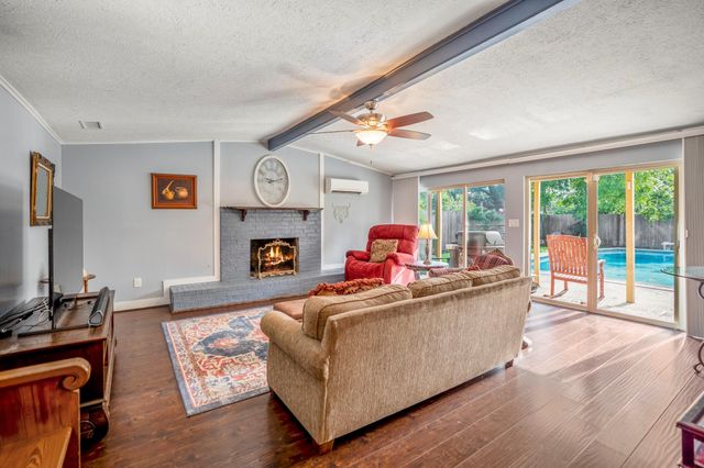 810 Aster Street, Katy, TX 77493