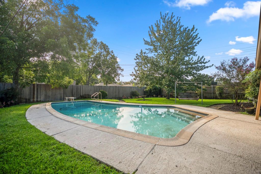 810 Aster Street, Katy, TX 77493