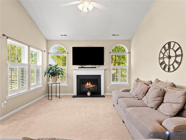 5676 Hogan Bridge Dr, New Kent, VA 23140
