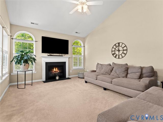 5676 Hogan Bridge Dr, New Kent, VA 23140