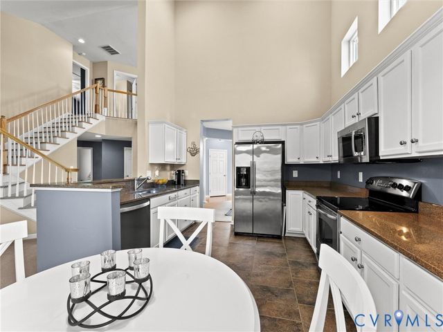 5676 Hogan Bridge Dr, New Kent, VA 23140