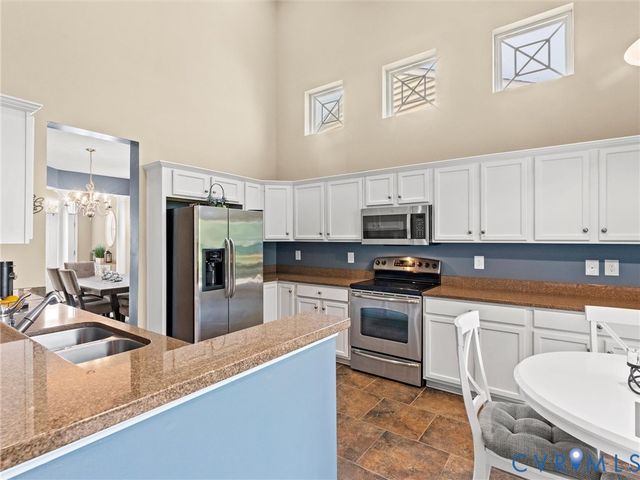 5676 Hogan Bridge Dr, New Kent, VA 23140