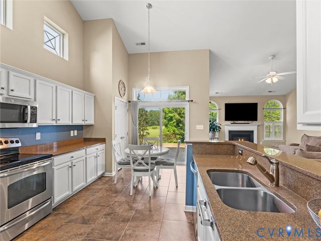 5676 Hogan Bridge Dr, New Kent, VA 23140