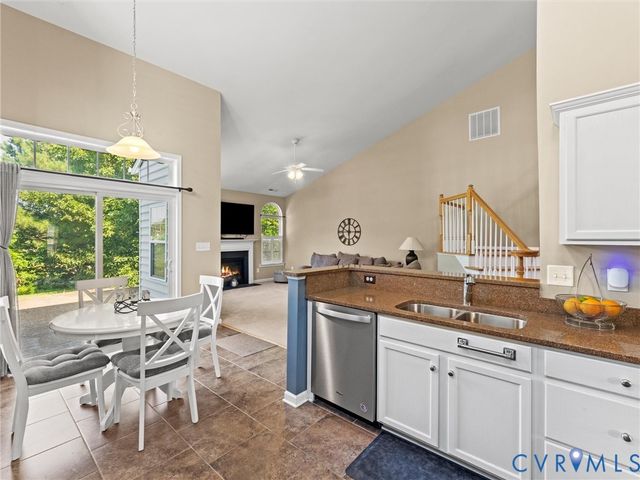5676 Hogan Bridge Dr, New Kent, VA 23140