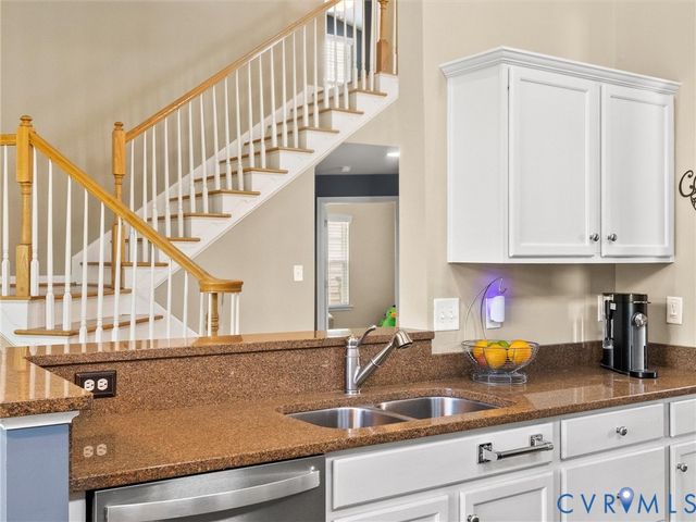 5676 Hogan Bridge Dr, New Kent, VA 23140