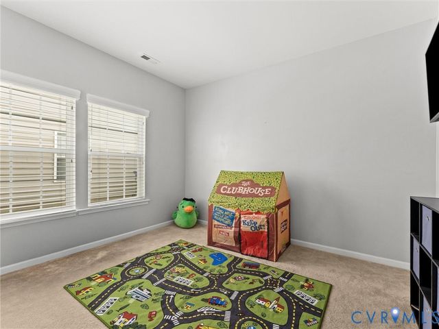 5676 Hogan Bridge Dr, New Kent, VA 23140