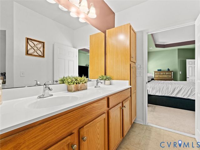 5676 Hogan Bridge Dr, New Kent, VA 23140