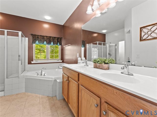 5676 Hogan Bridge Dr, New Kent, VA 23140