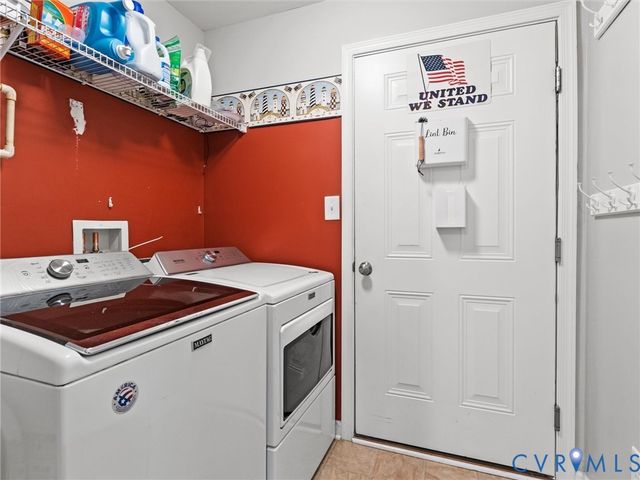 5676 Hogan Bridge Dr, New Kent, VA 23140